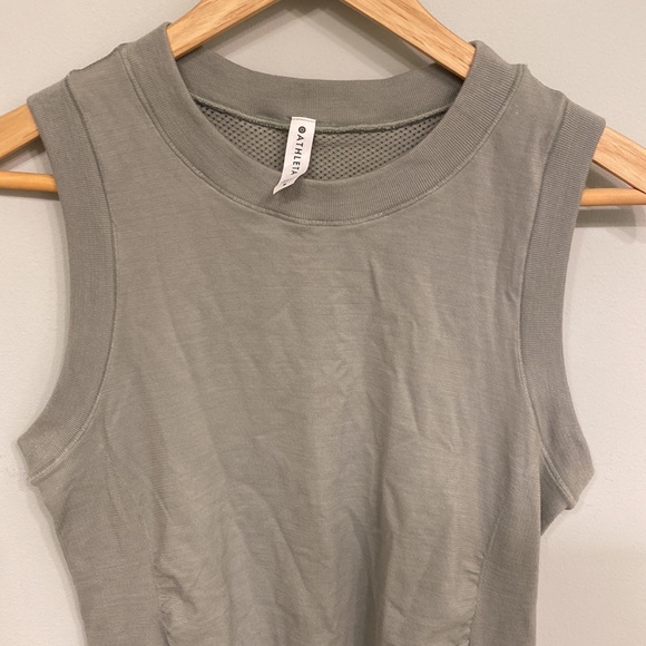 Athleta NWOT soft workout shirt with mesh back, great condition, size small - Picture 5 of 6
